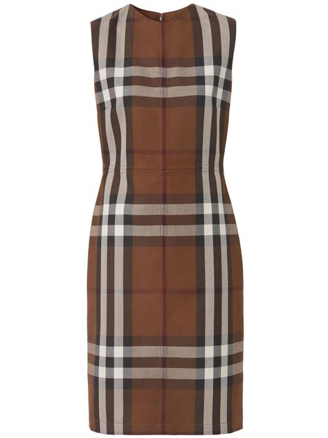 Burberry sleeveless,loose.